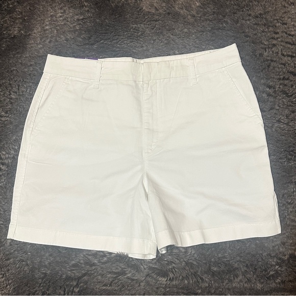 Gloria Vanderbilt Pants - NWT Gloria Vanderbilt White Chino Shorts